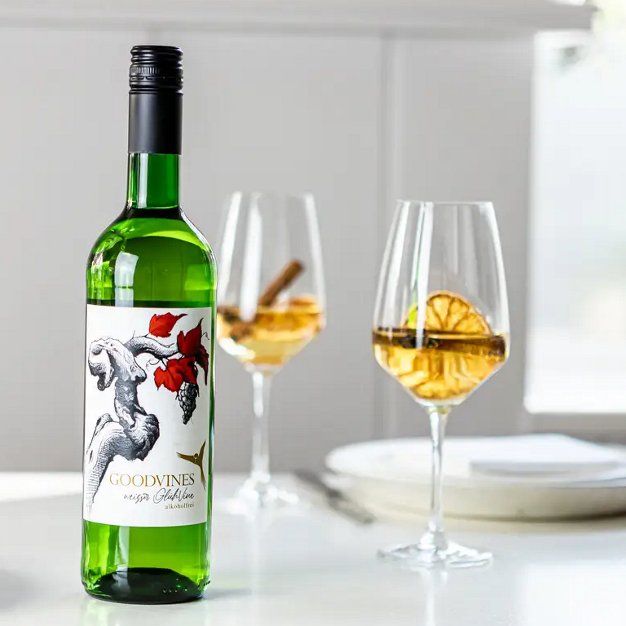 Goodvines gluvine white mulled wine Canada - premium alcohol free wine - already mulled and ready to enjoy - great gift or excellent hosting option